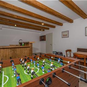 5 bedroom villa with pool near Crikvenica, sleeps 10